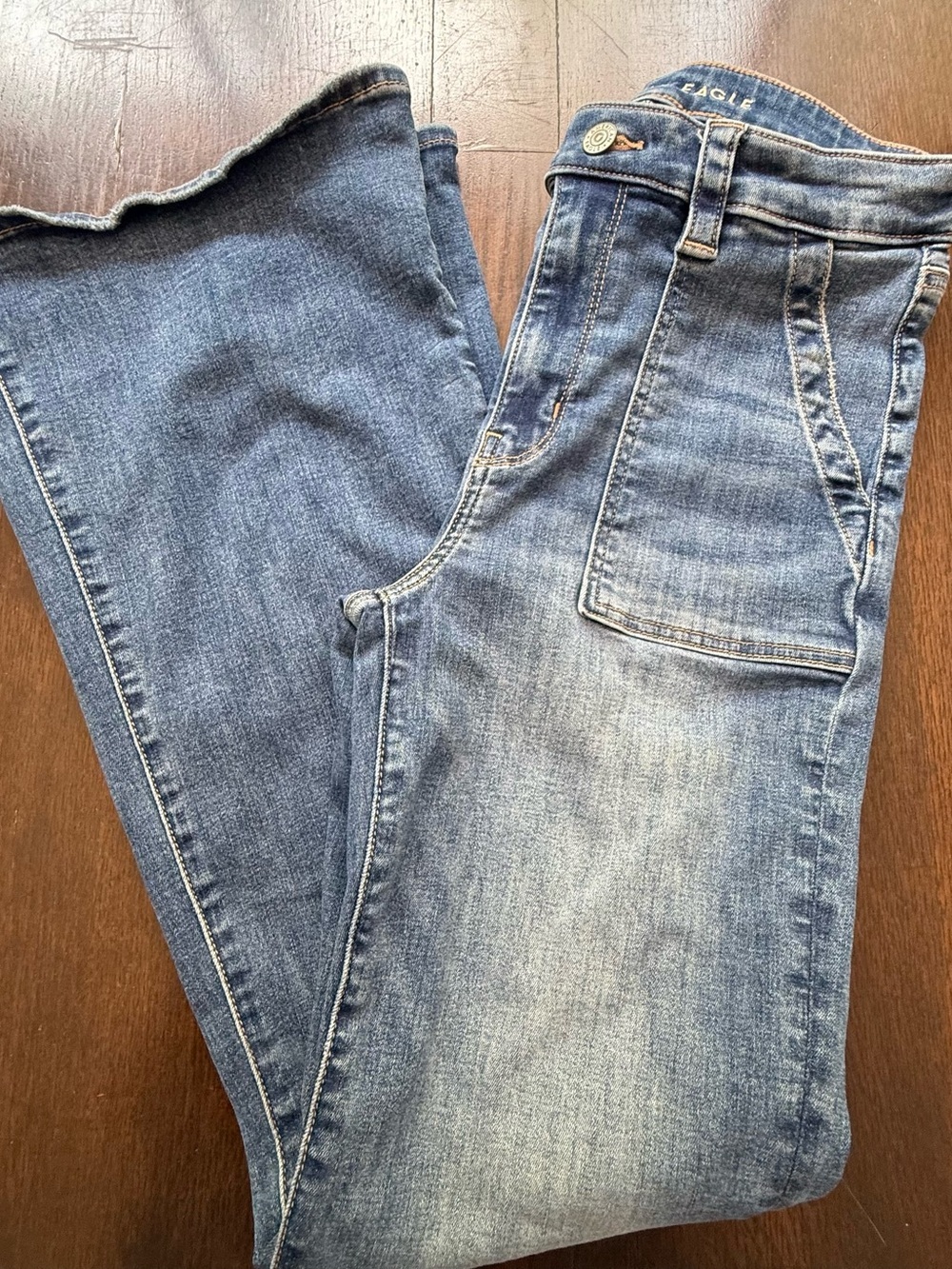 American Eagle Outfitters Super High-Rise Medium Wash Jeans Flare Size 6 - Picture 2 of 11